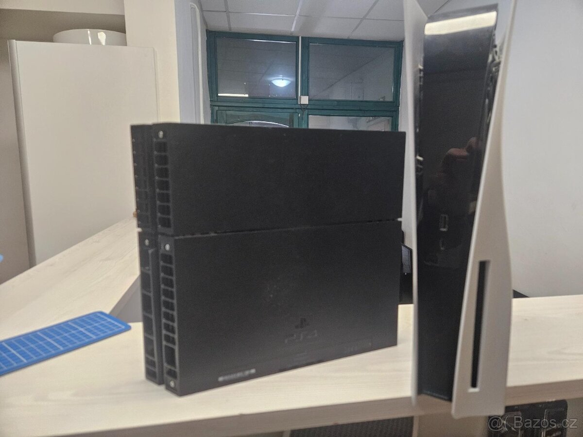 Playstation 5 a PS4 na díly