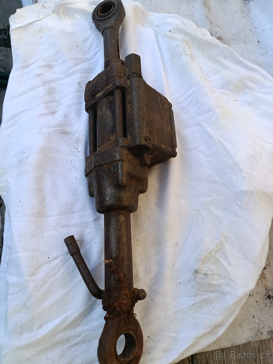 Zetor 25 třetí bod