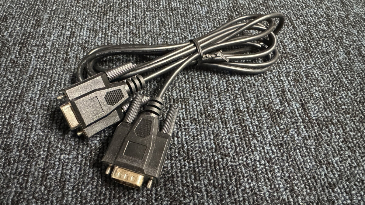 Komunikační kabel RS232 na propojení PC a UPS APC