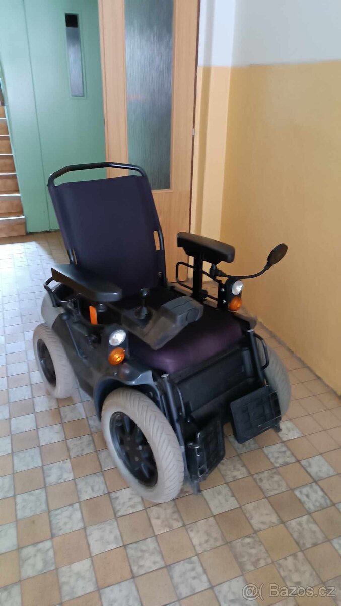 Eletrický invalidní vozík