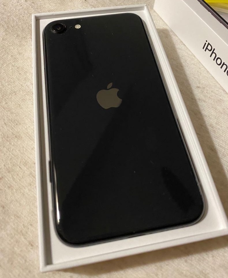 ZÁNOVNÍ. IPHONE SE-2020- / 64 GB. BLACK. ZÁRUKA