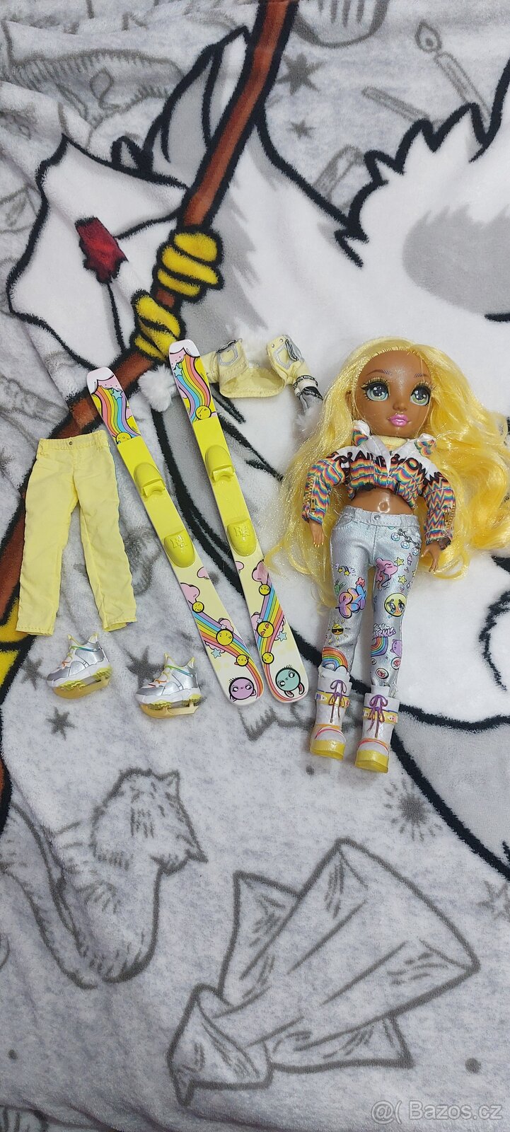Rainbow high yellow winter
