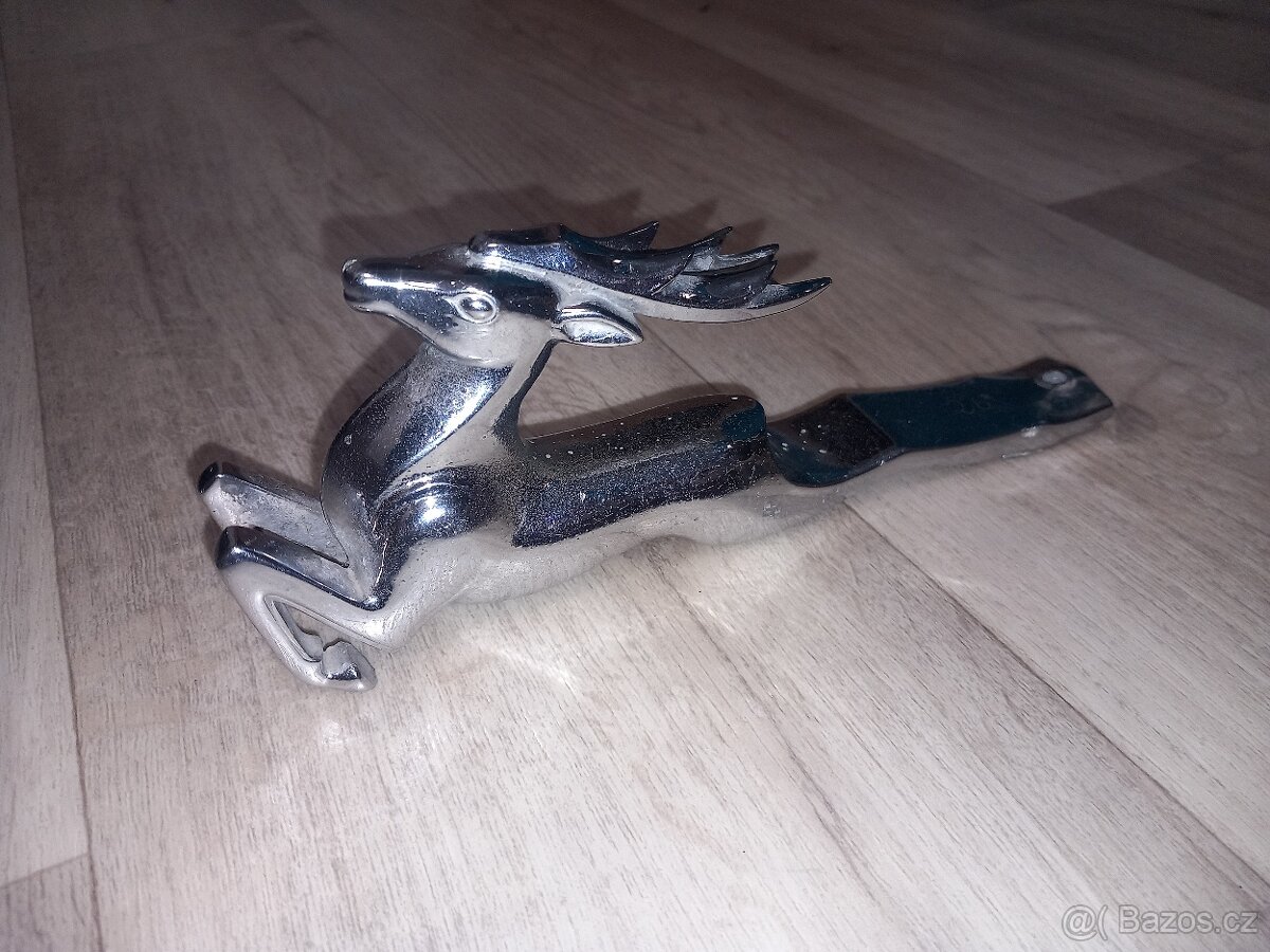 Gaz 21 Volha jelen na kapotu