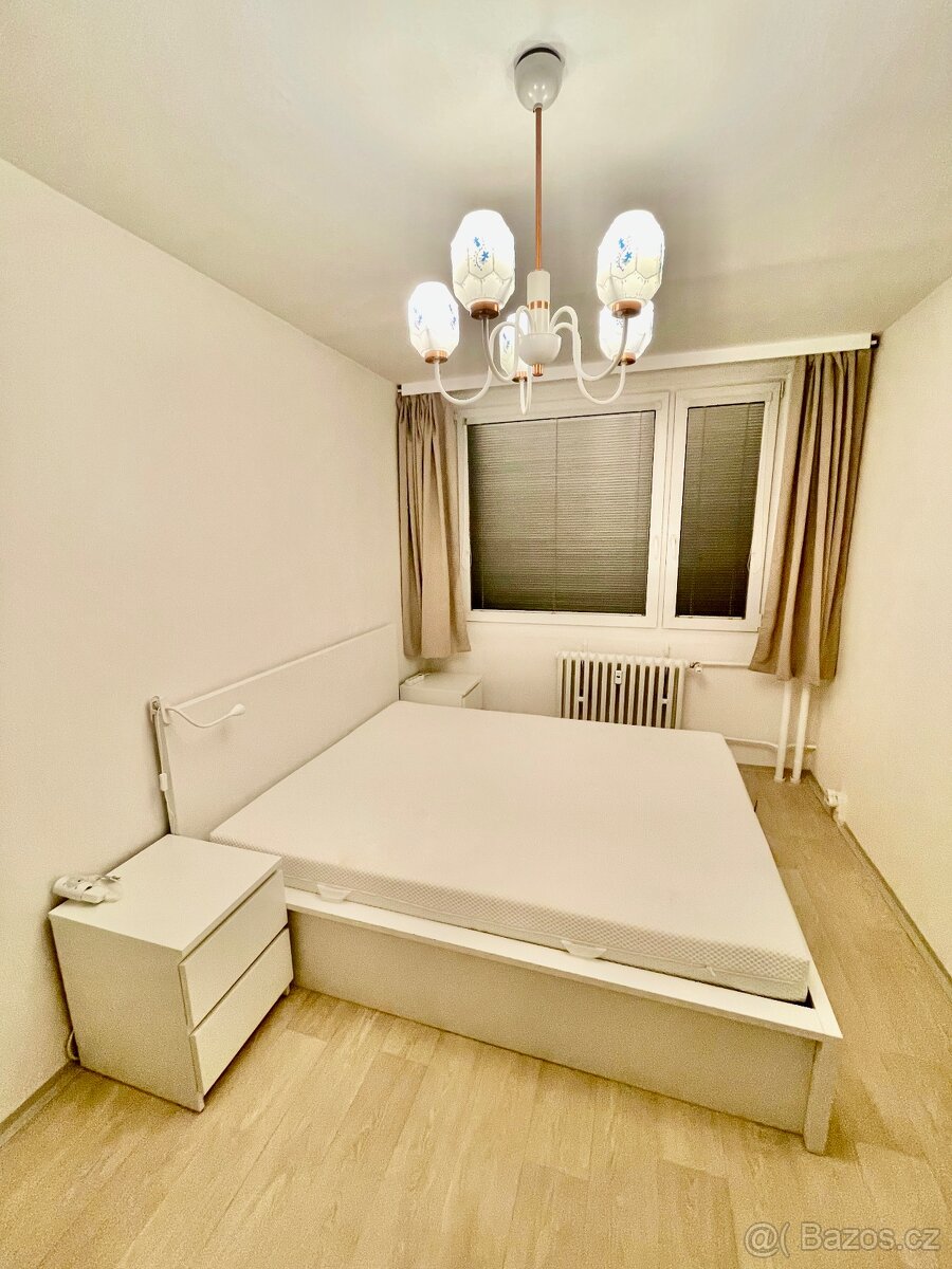 Postel Ikea s uloznxm prostorem a matraci 160/200