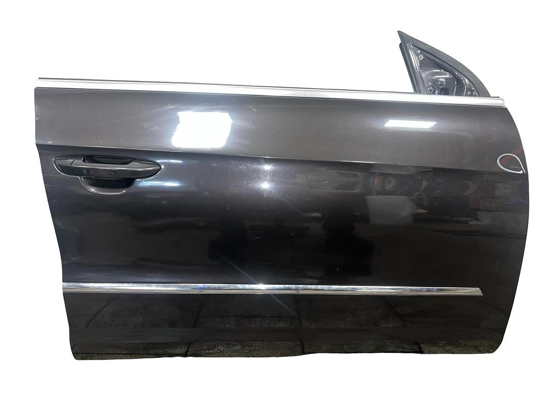 Pravé přední dveře hnědá metalíza LC8Z VW Passat CC 2011