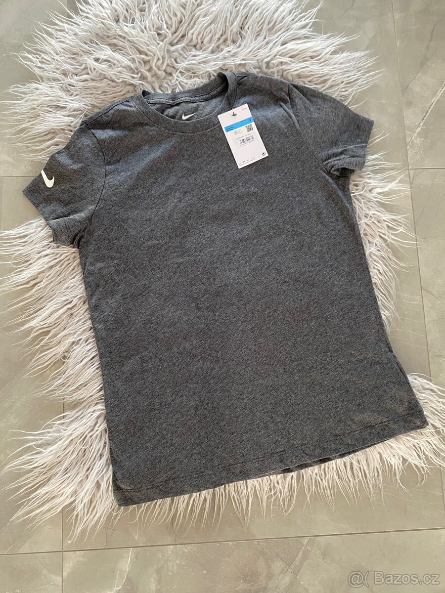 Nové dámské tričko Nike originál vel. M, 100% bavlna