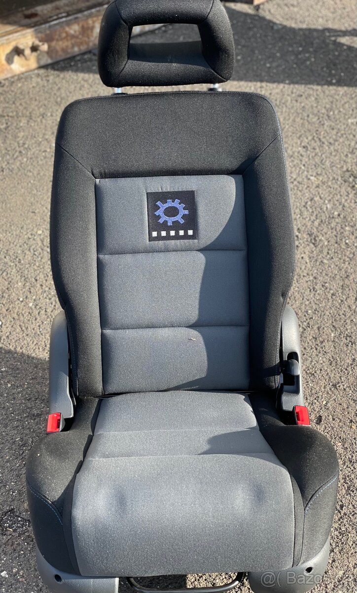 Prodám NOVÉ zadní sedačky, různé vzory na vozy VW Sharan.