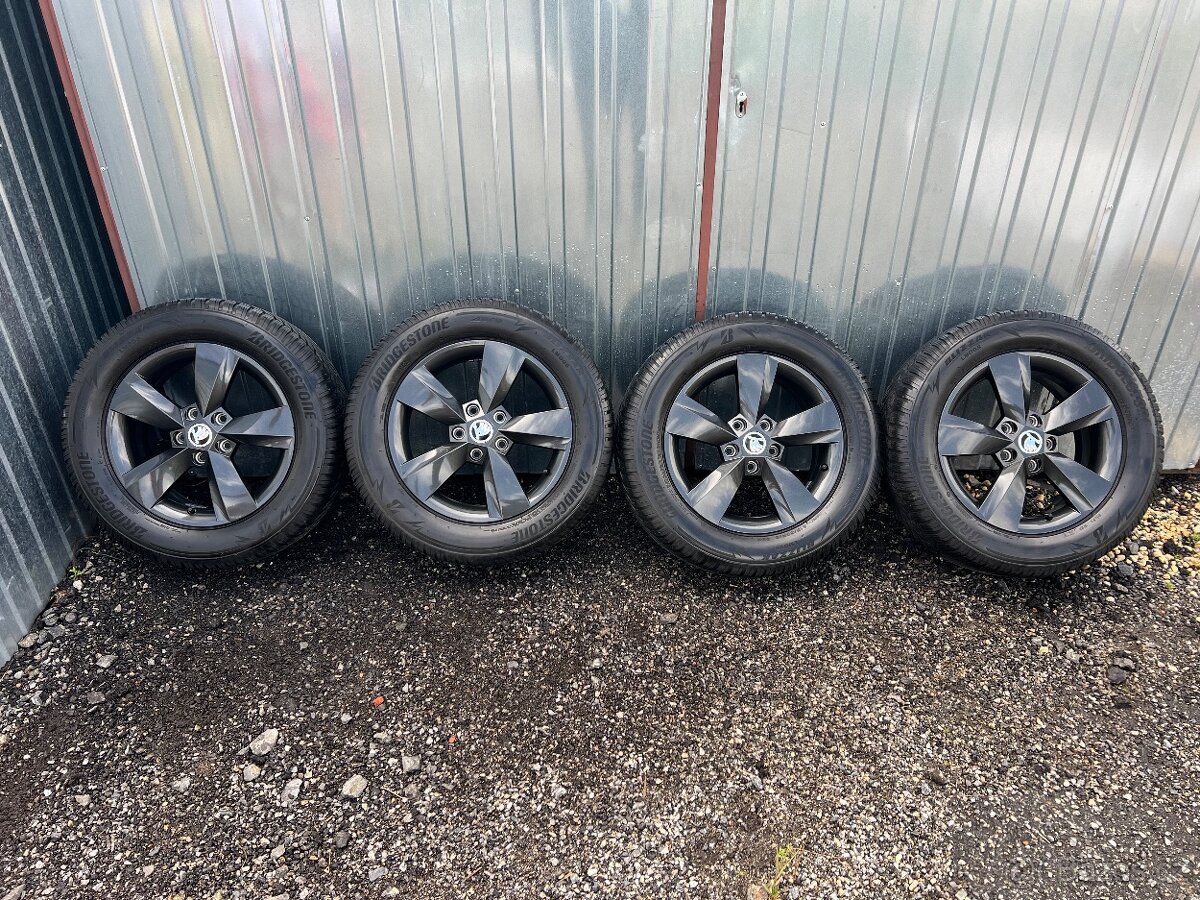 Originální zimní sada Škoda 215/60R16, Bridgestone 5,5mm