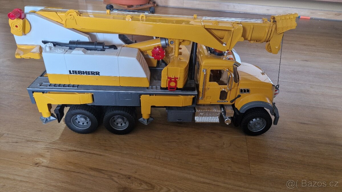 Jeřáb Liebherr Mack zn.bruder