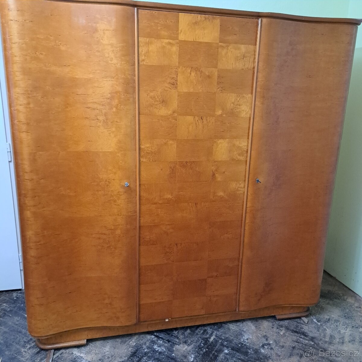 Dvoudílná a trojdílná skříň