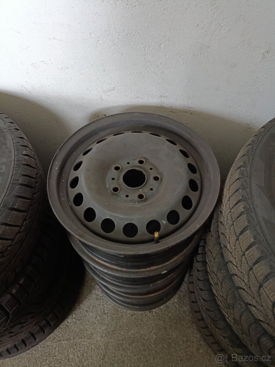 Octavia 2 plechové disky 15"