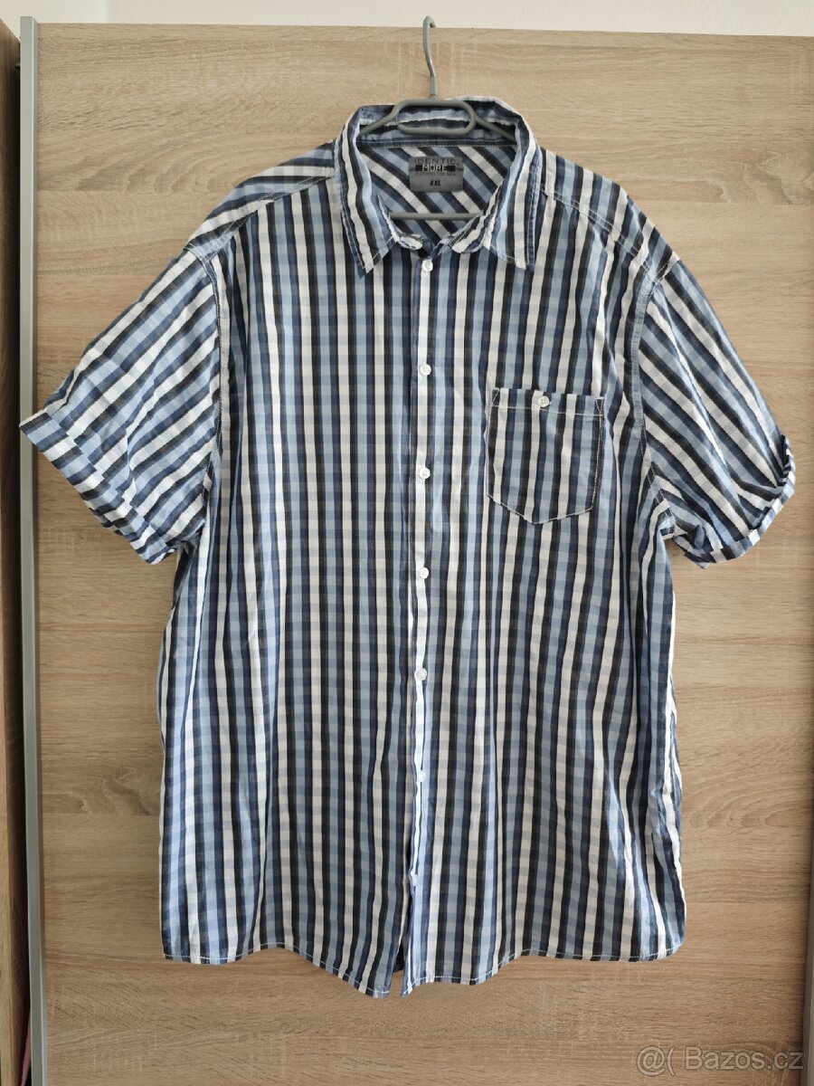 Světle modrá košile s krátkým rukávem