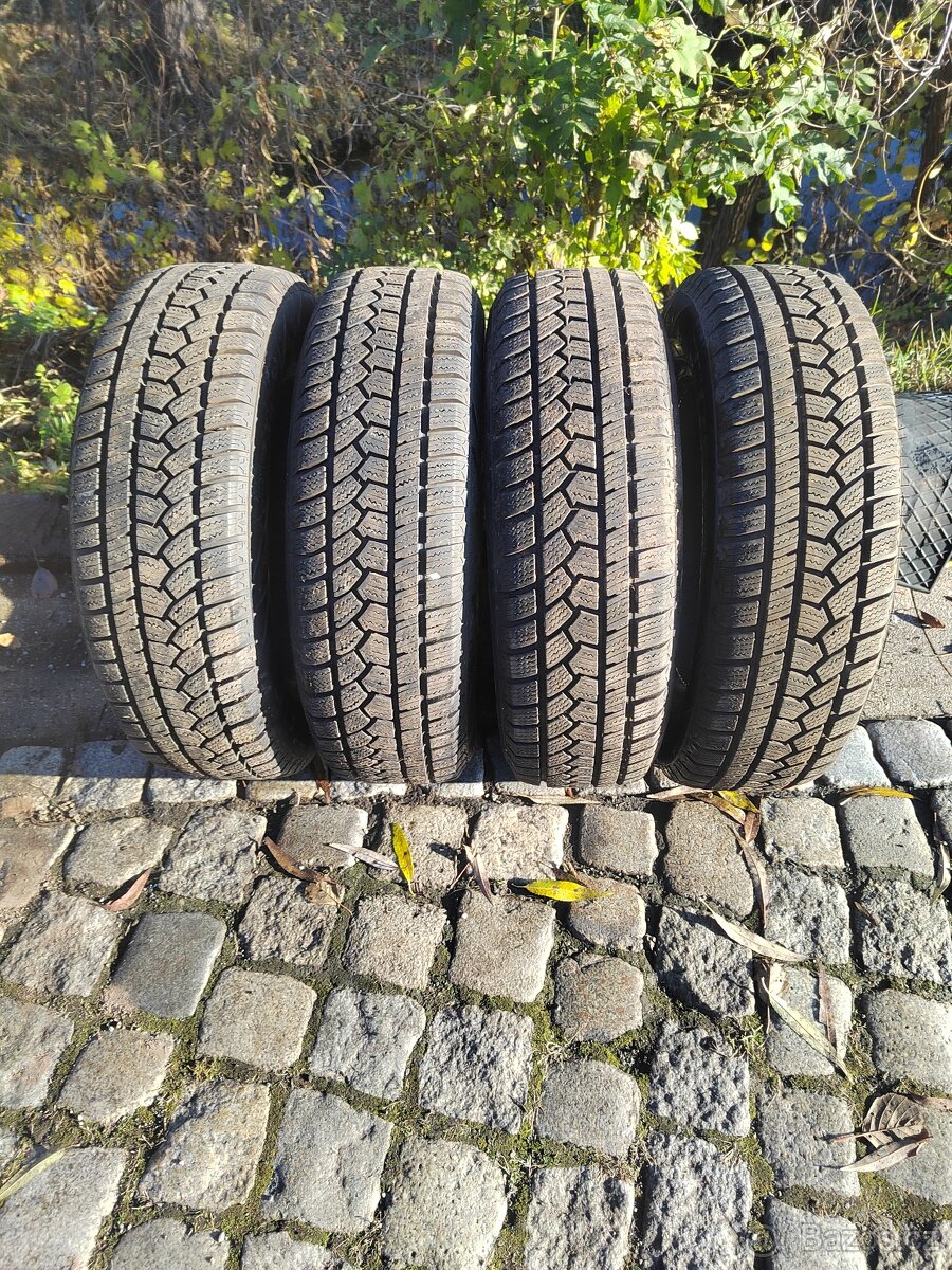 Prodám téměř nové zimní pneu 175/65/14 Goldline Winter