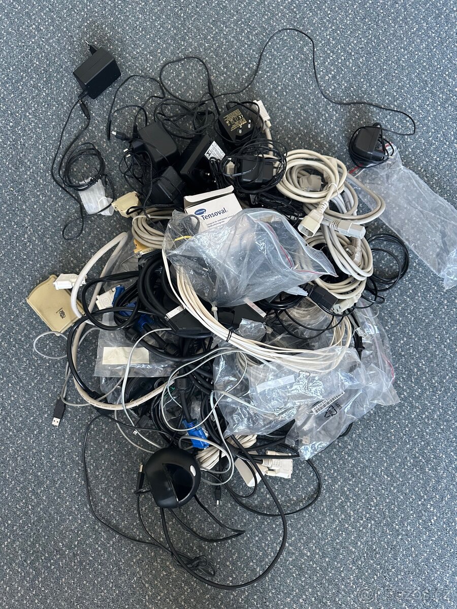 Mix kabelů, spojovací techniky