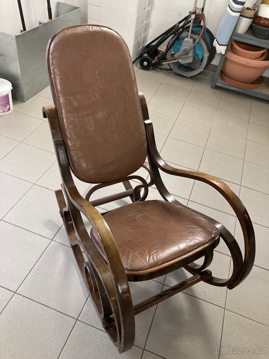 Houpací křeslo s podsedáky s kůže