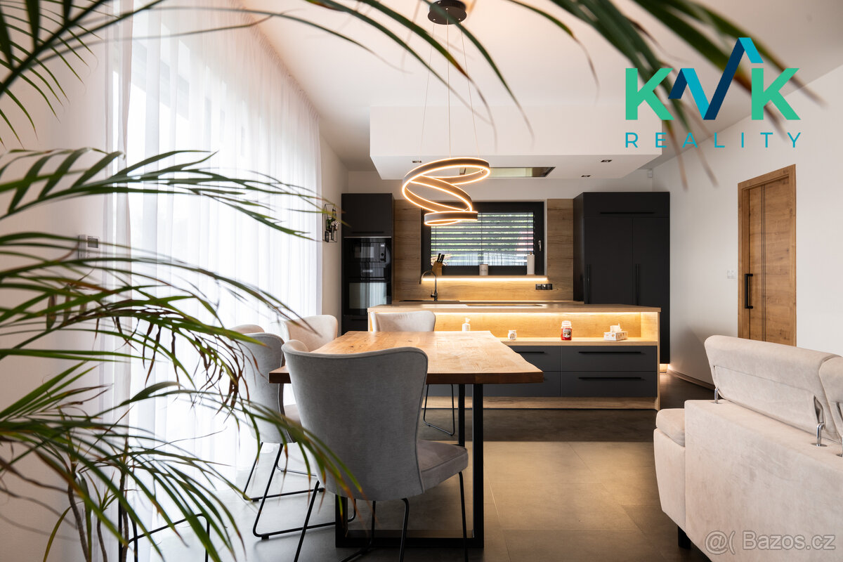 Nízkoenergetický, prostorný bungalov 5+kk s bazénem