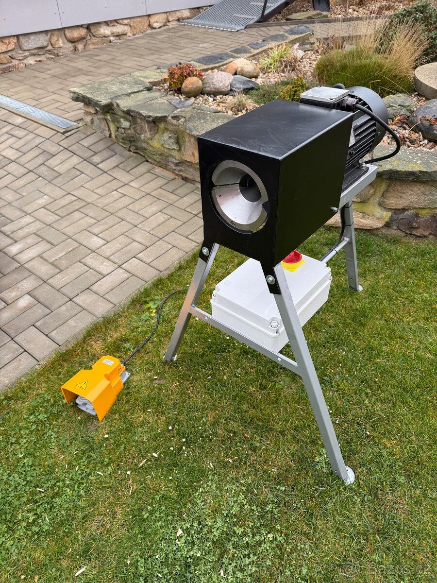 Ořezávačka na vánoční stromky