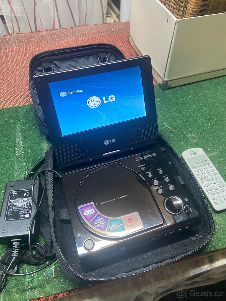 Kufříkový DVD přehrávač LG