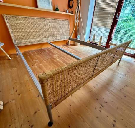Prodám ratanovou postel Ikea 180x200 + matrace Hyllestad