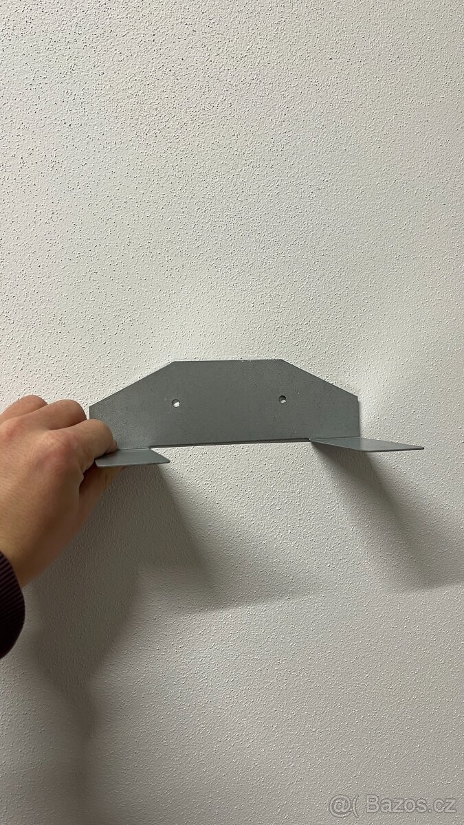 Prodám visací podstavce na zboží (tenisky)