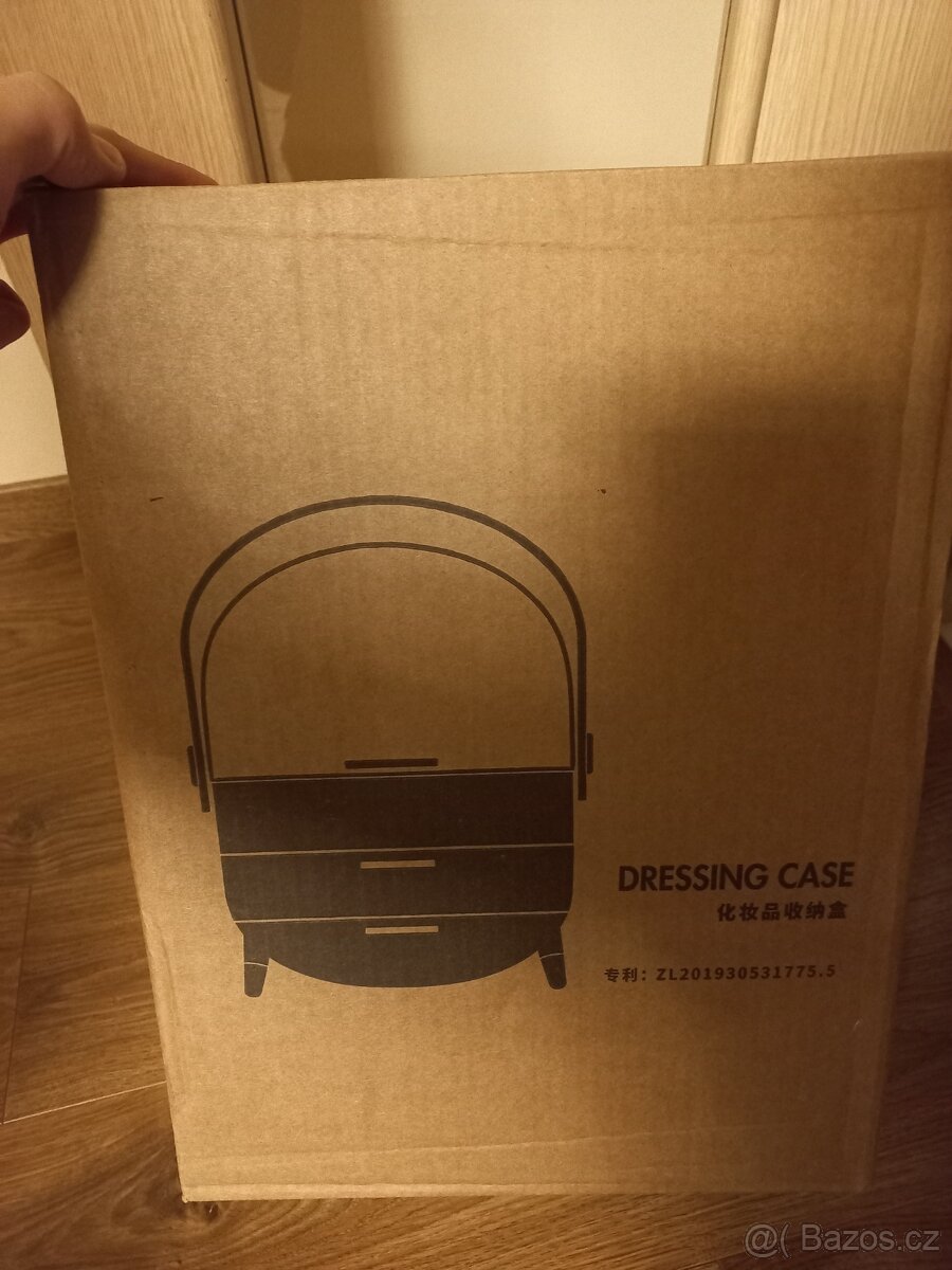 Kufřík,  organizer na make-up