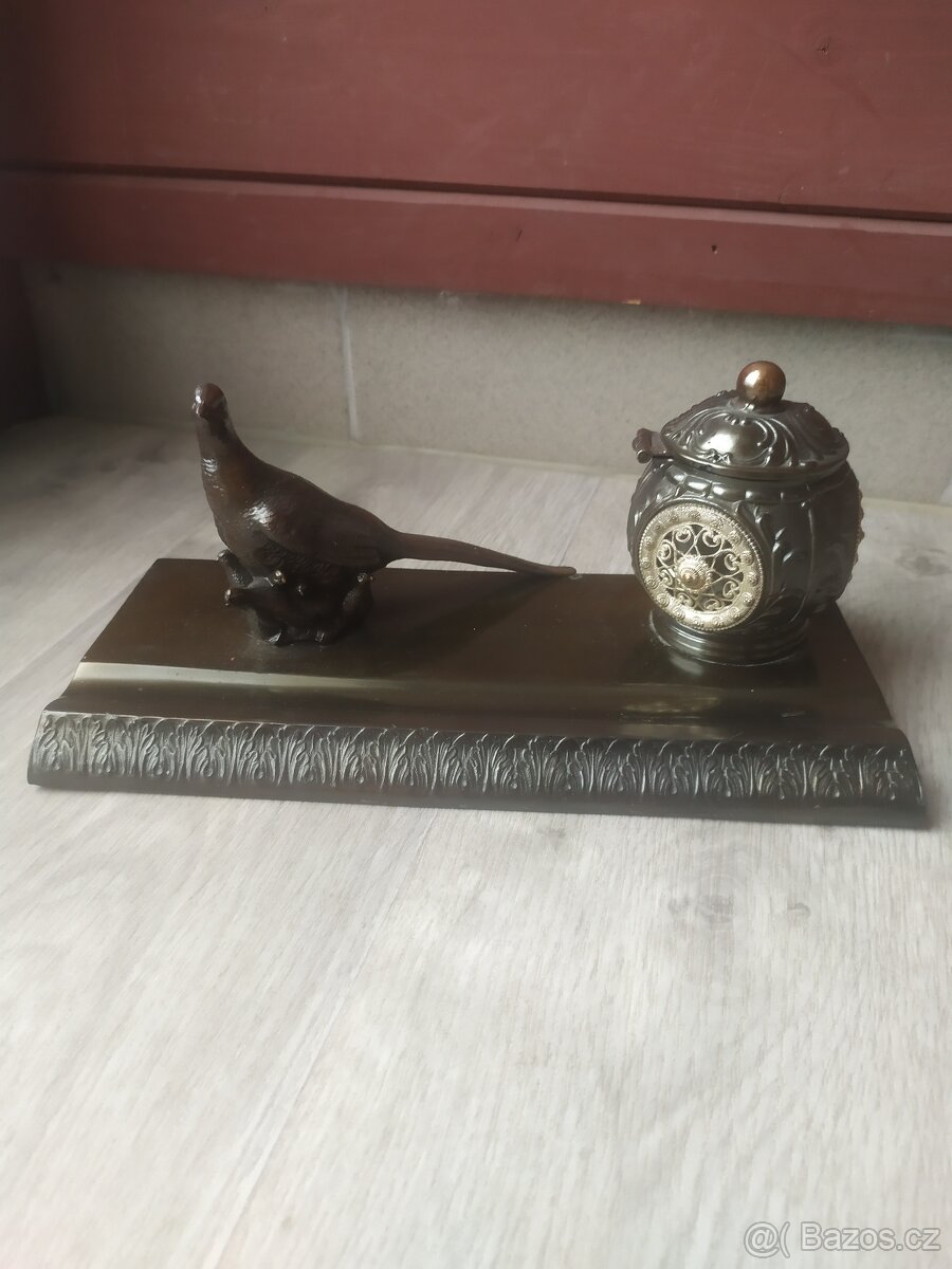 Starožitný kovový kalamář