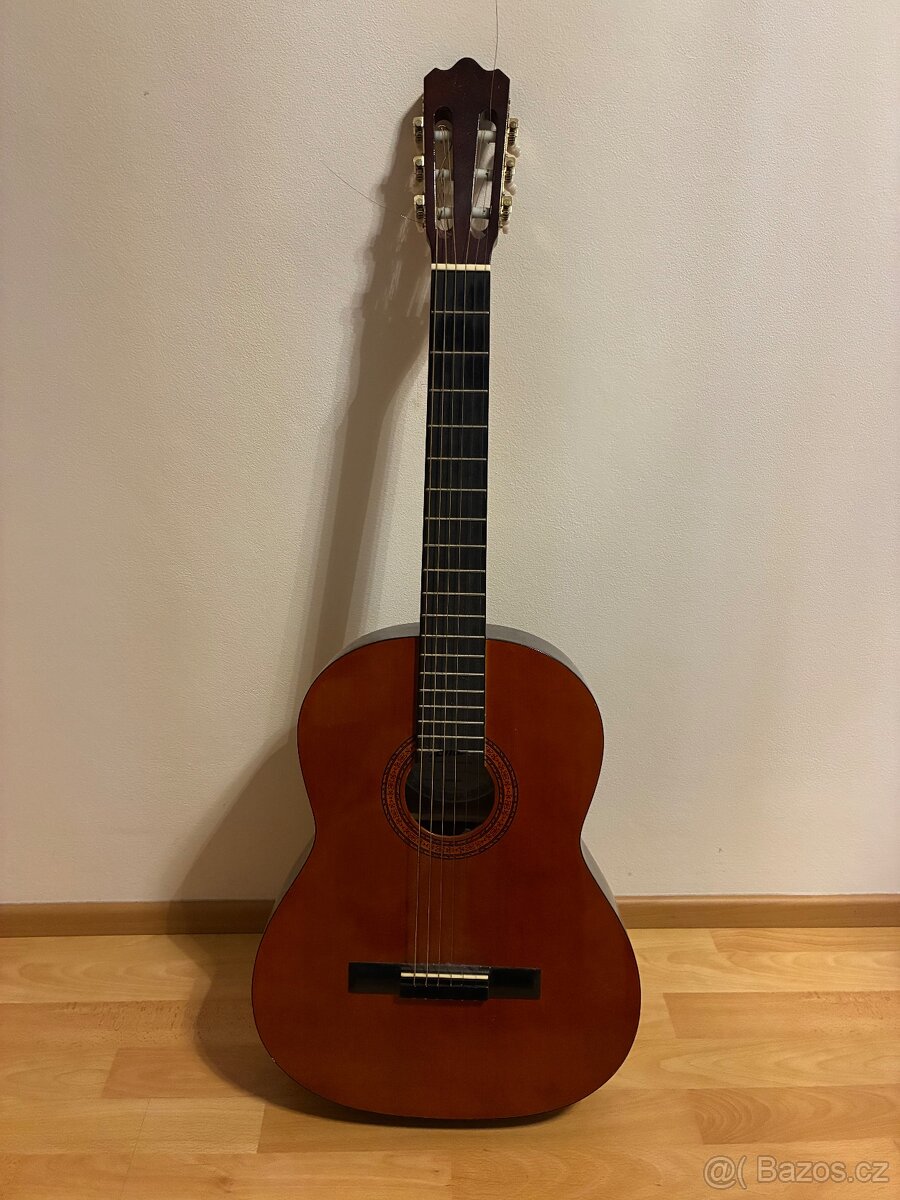 Akustická kytara - Španělka, mírně oťukaná