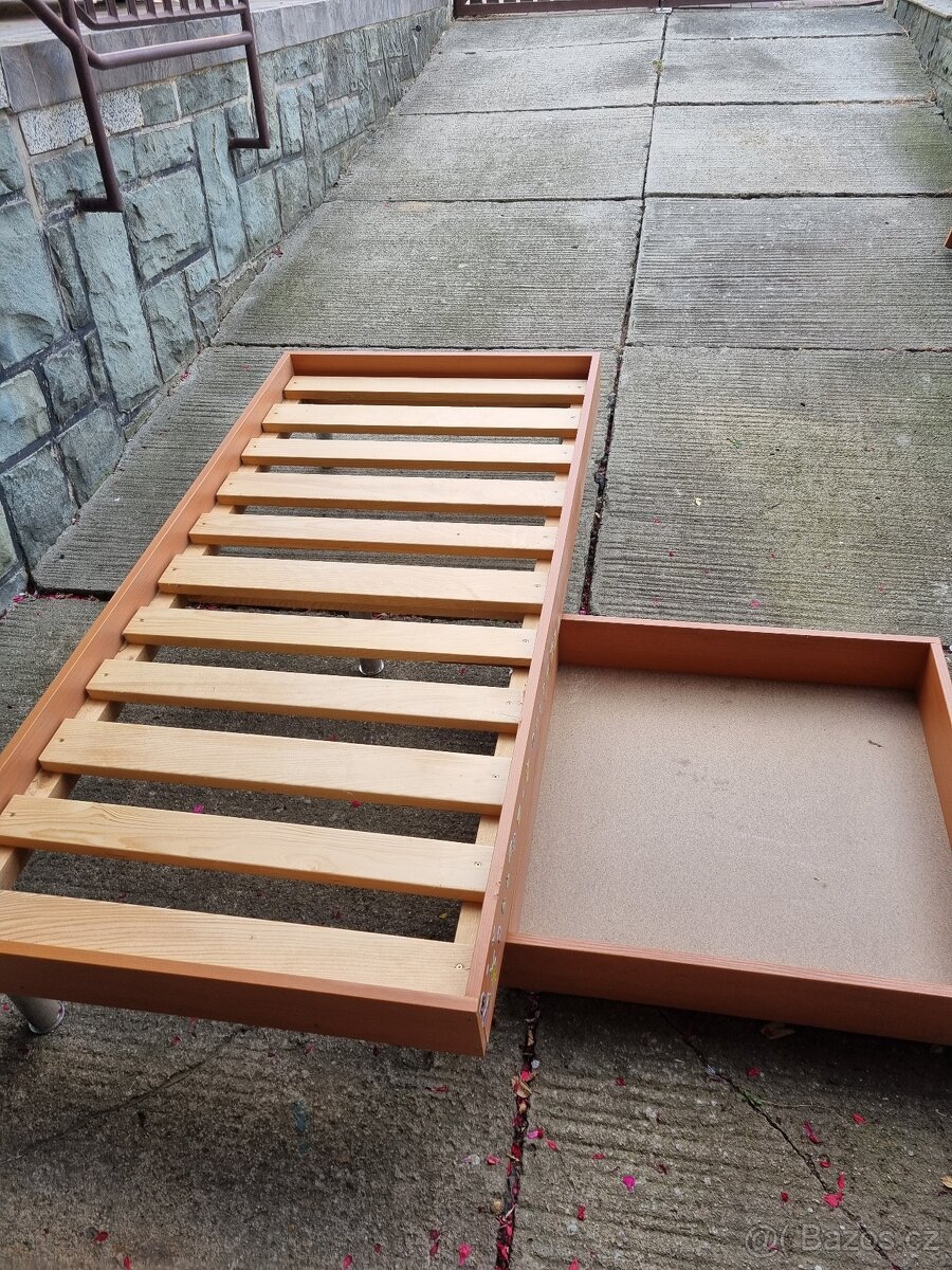 Dětská postel na miru