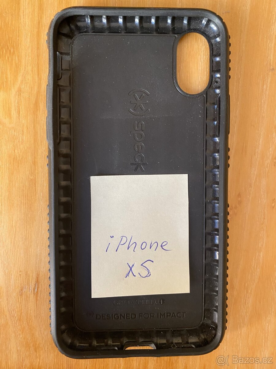 Kryt na mobil iPhone xs.