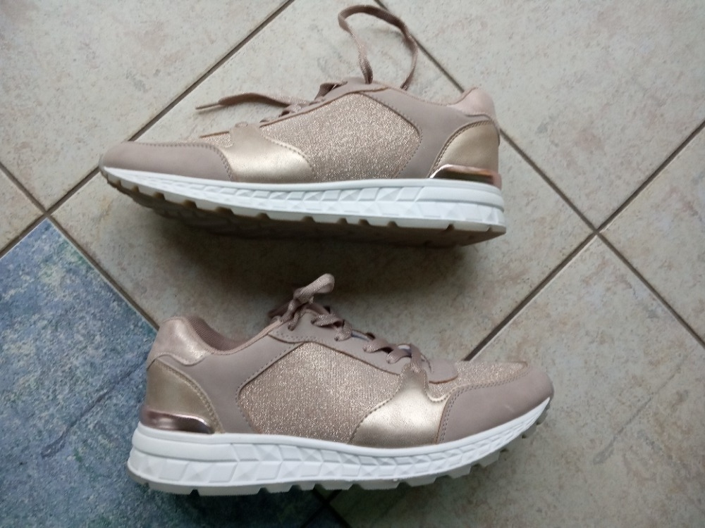 Dámská NOVÁ a pánská obuv-vel. 41