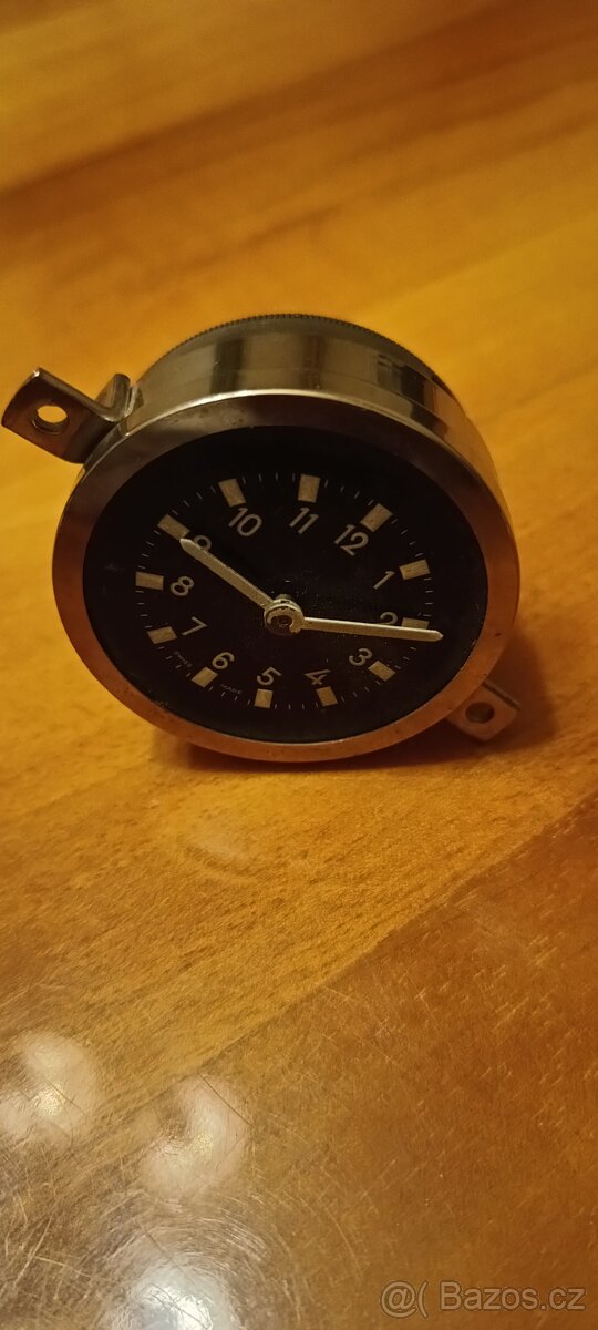 Historické auto hodiny do tachometru