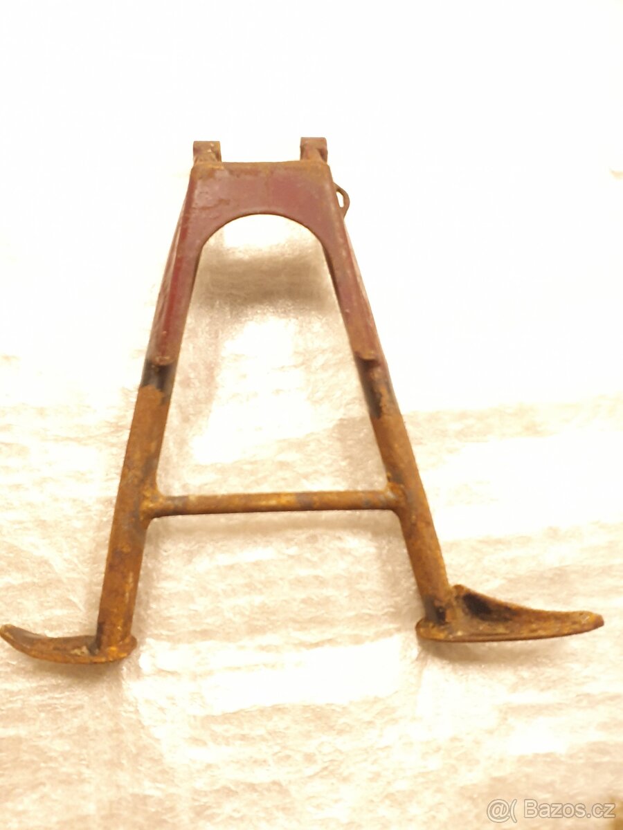 Jawa Pérák hlavní stojan