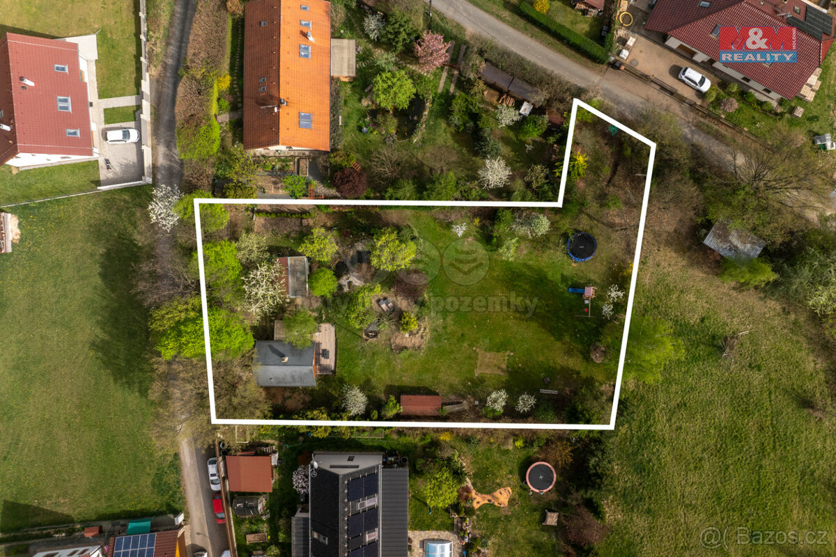 Prodej stavebního pozemku 1.449 m2, Buš, Praha - západ