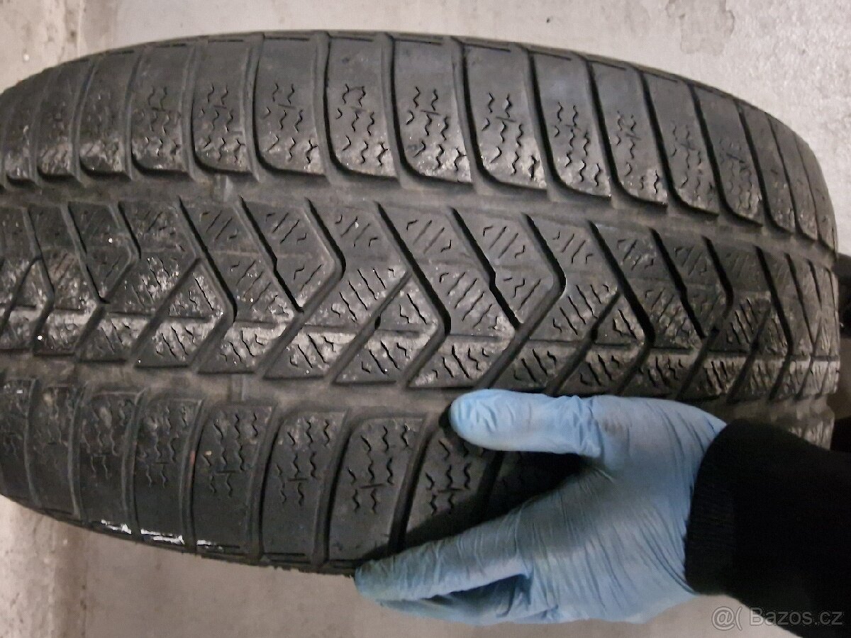 245/45/19 zimní pneumatiky Pirelli