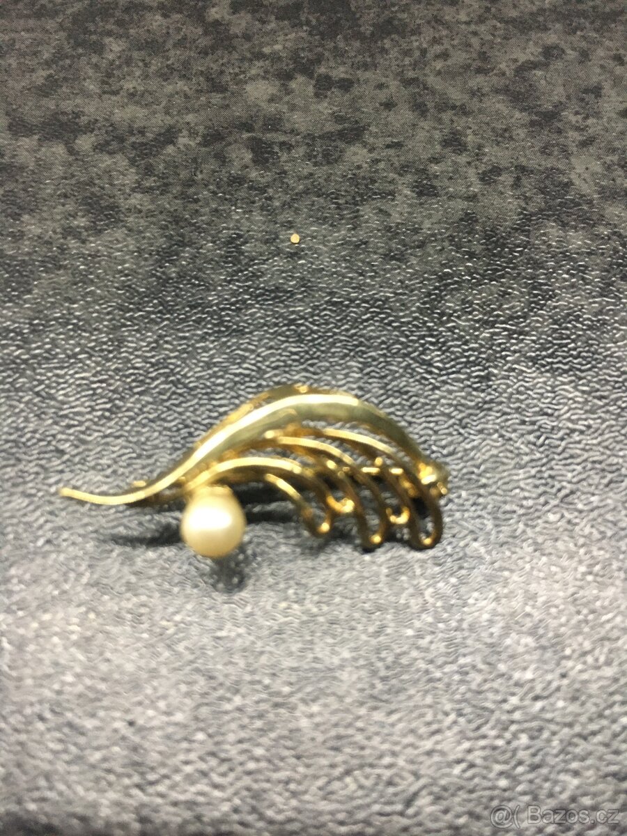 Zlata Brož s perlou
