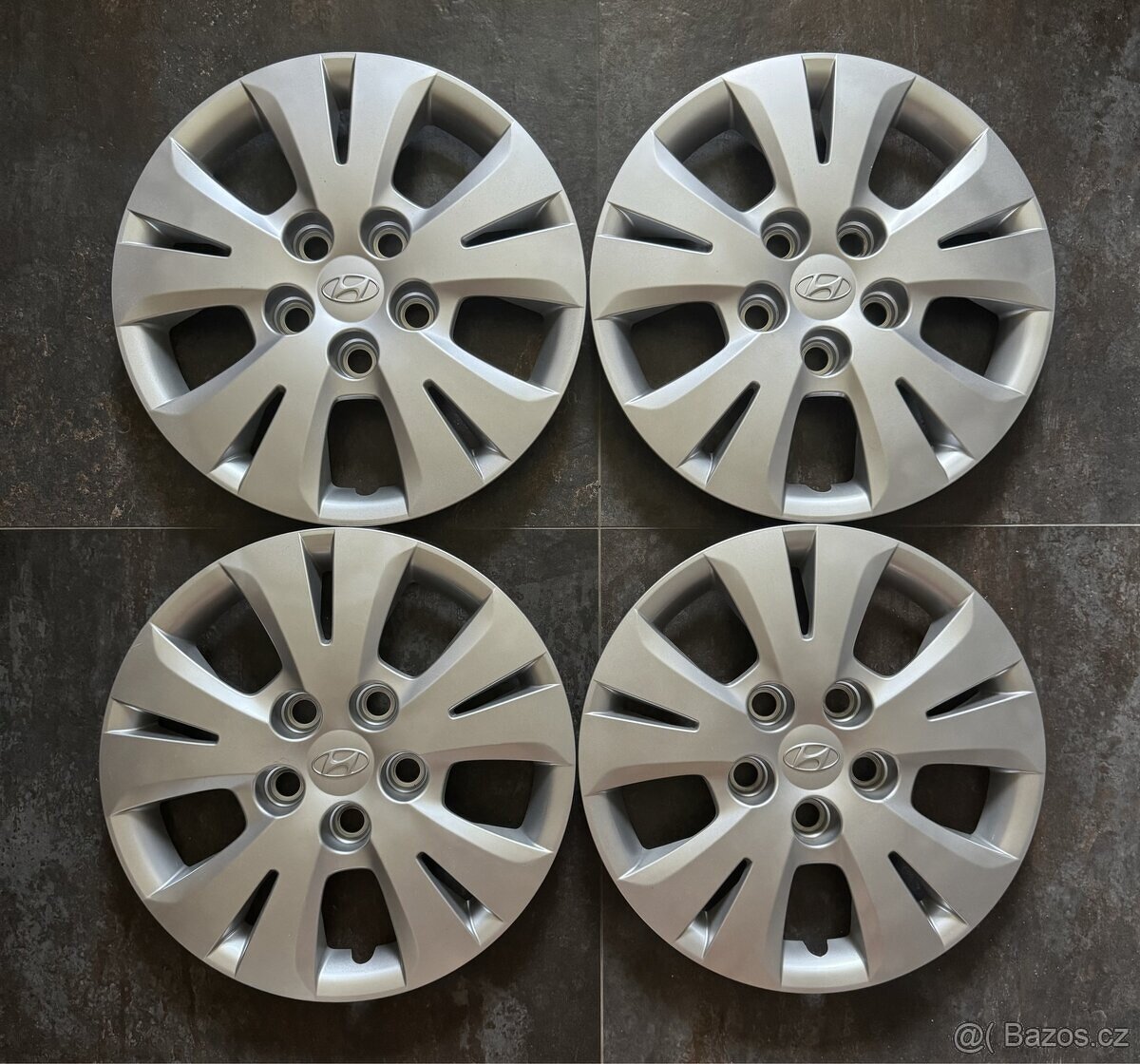 Poklice Hyundai 15 originál 4ks