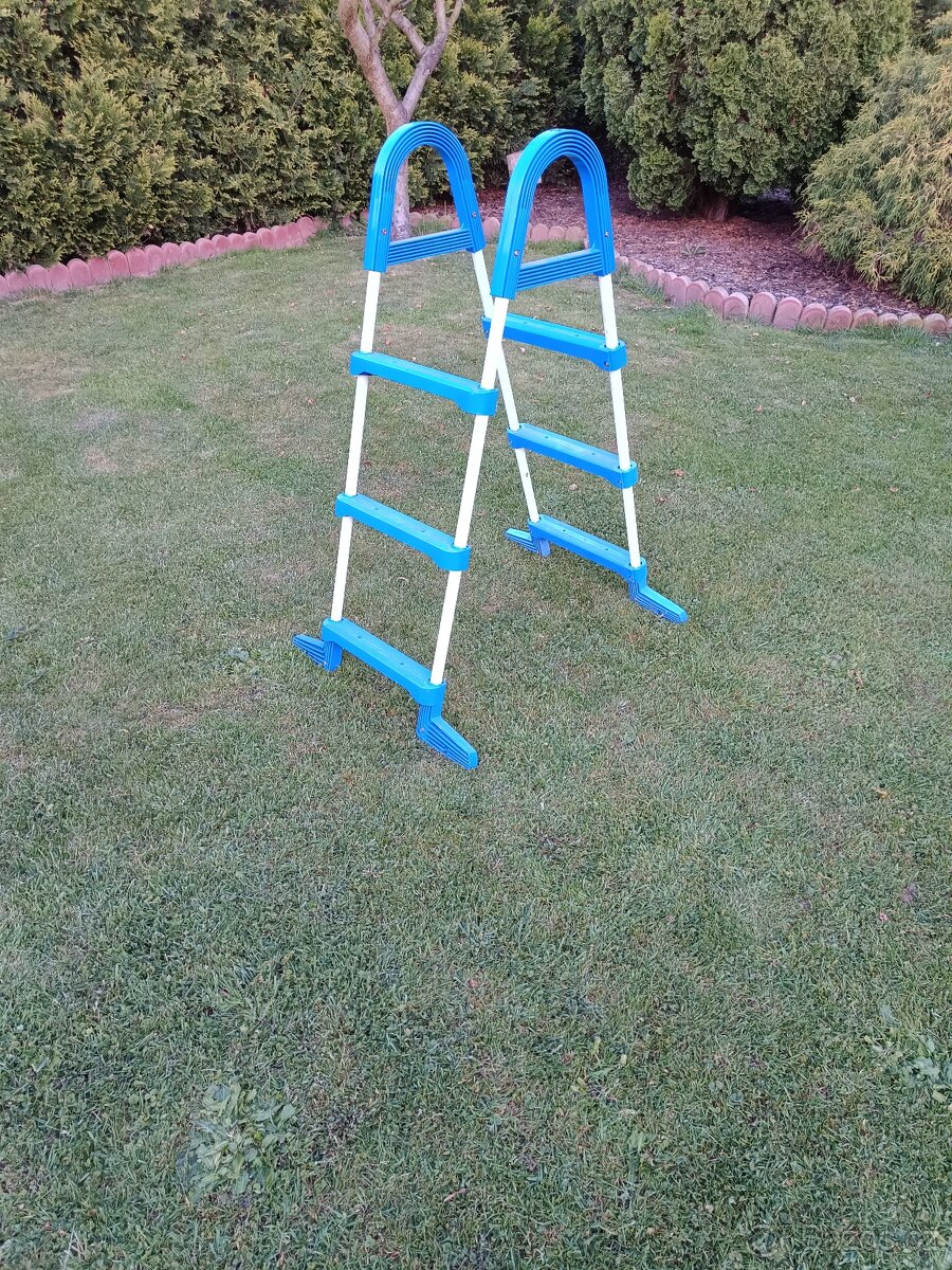 BAZÉNOVÉ SCHODY, SCHŮDKY