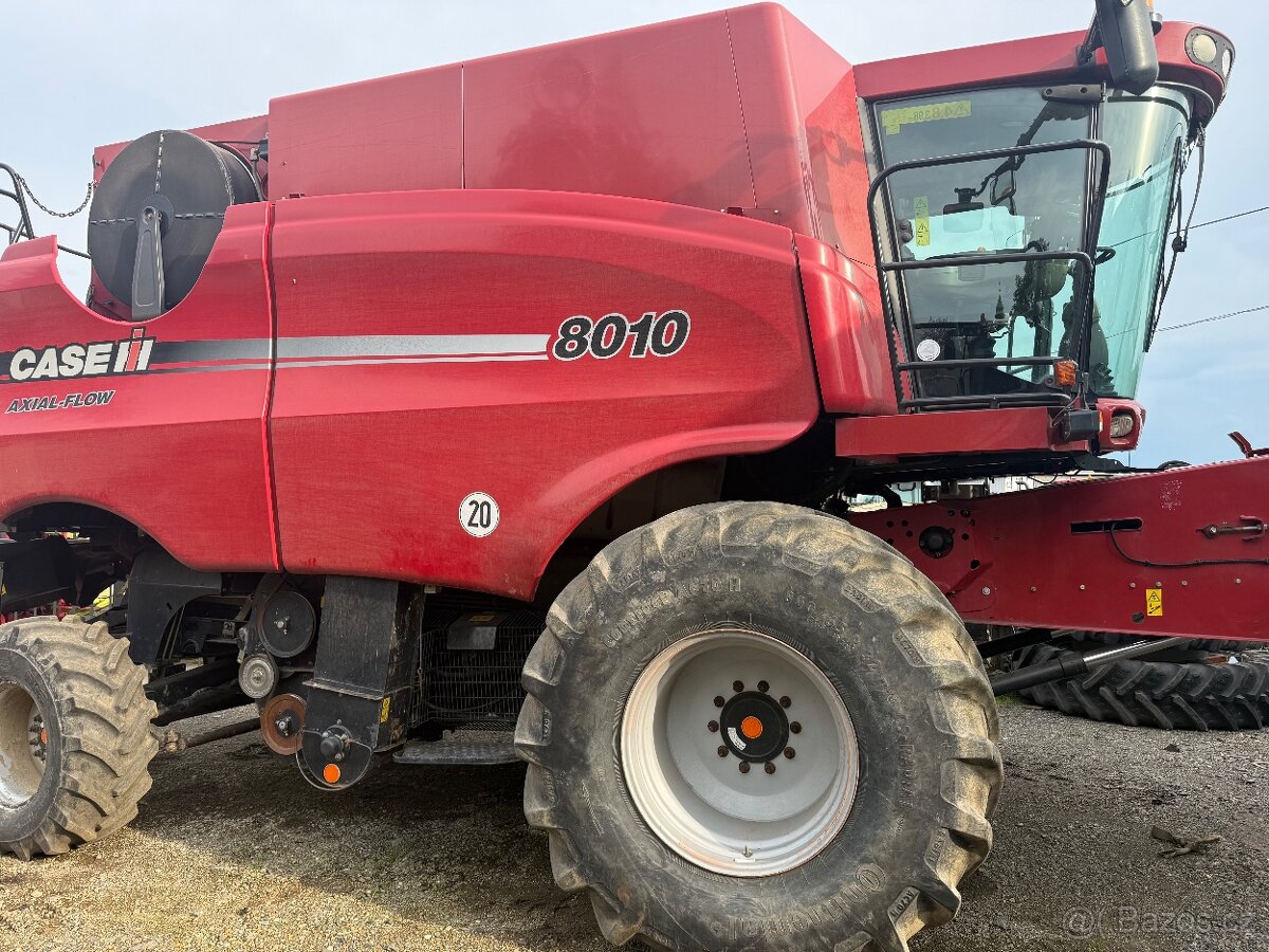 Case 8010 heder 9m Vario kombajn. Sklizeci Mlaticka Case