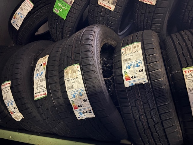 Prodám sadu zimních pneu 185/55 R15