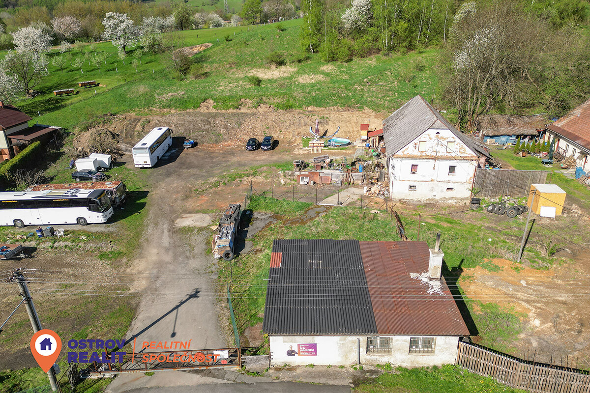 Pozemek pro komerční výstavbu – Bratrušov, 468 m²