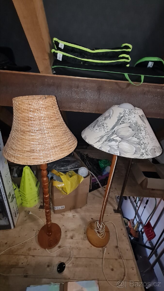 Stojací lampa