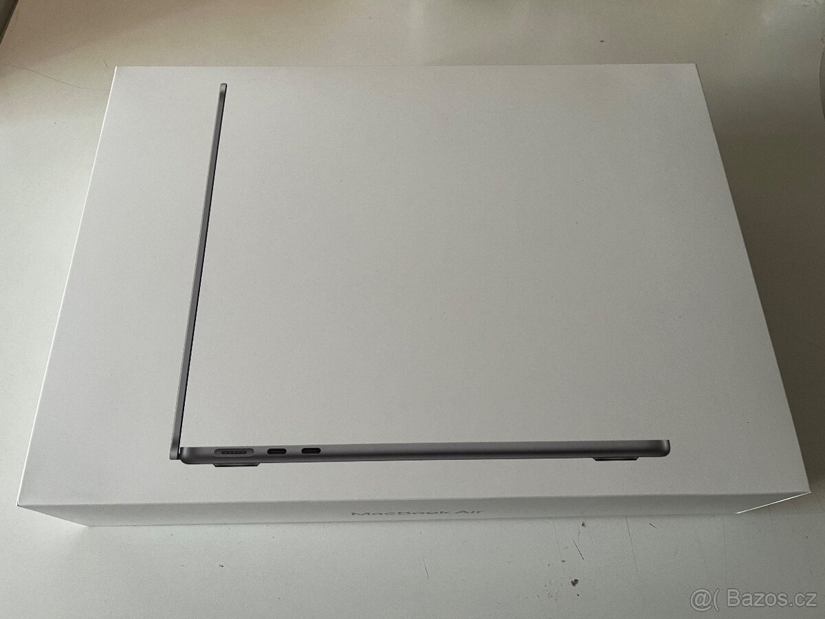MacBook Air 13.6.