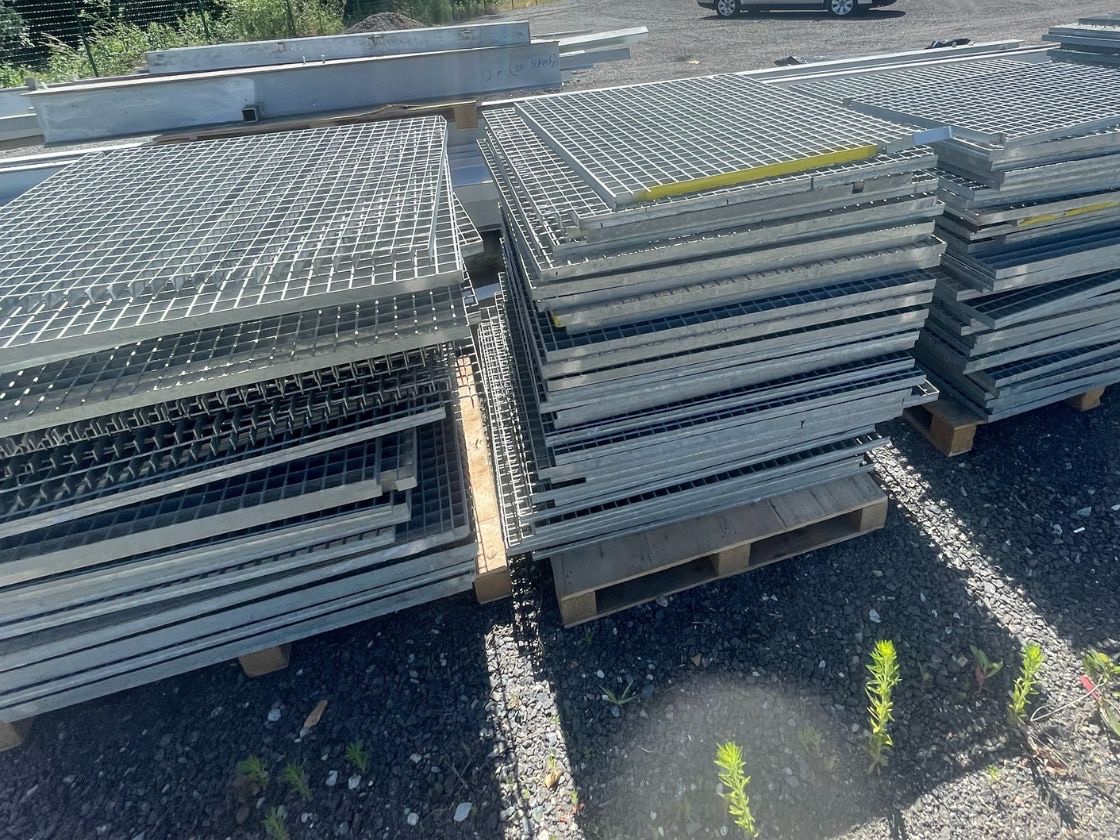 Ocelový pozinkovaný podlahový rošt / rastr