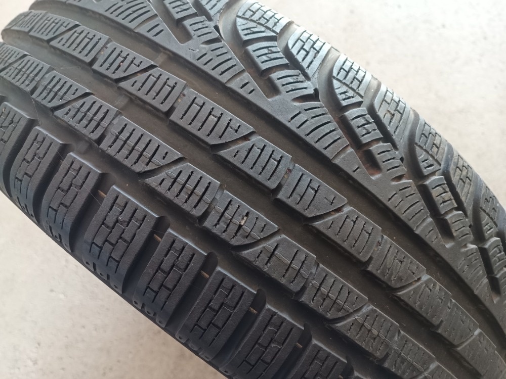 215/60 R17 PIRELLI (2316)