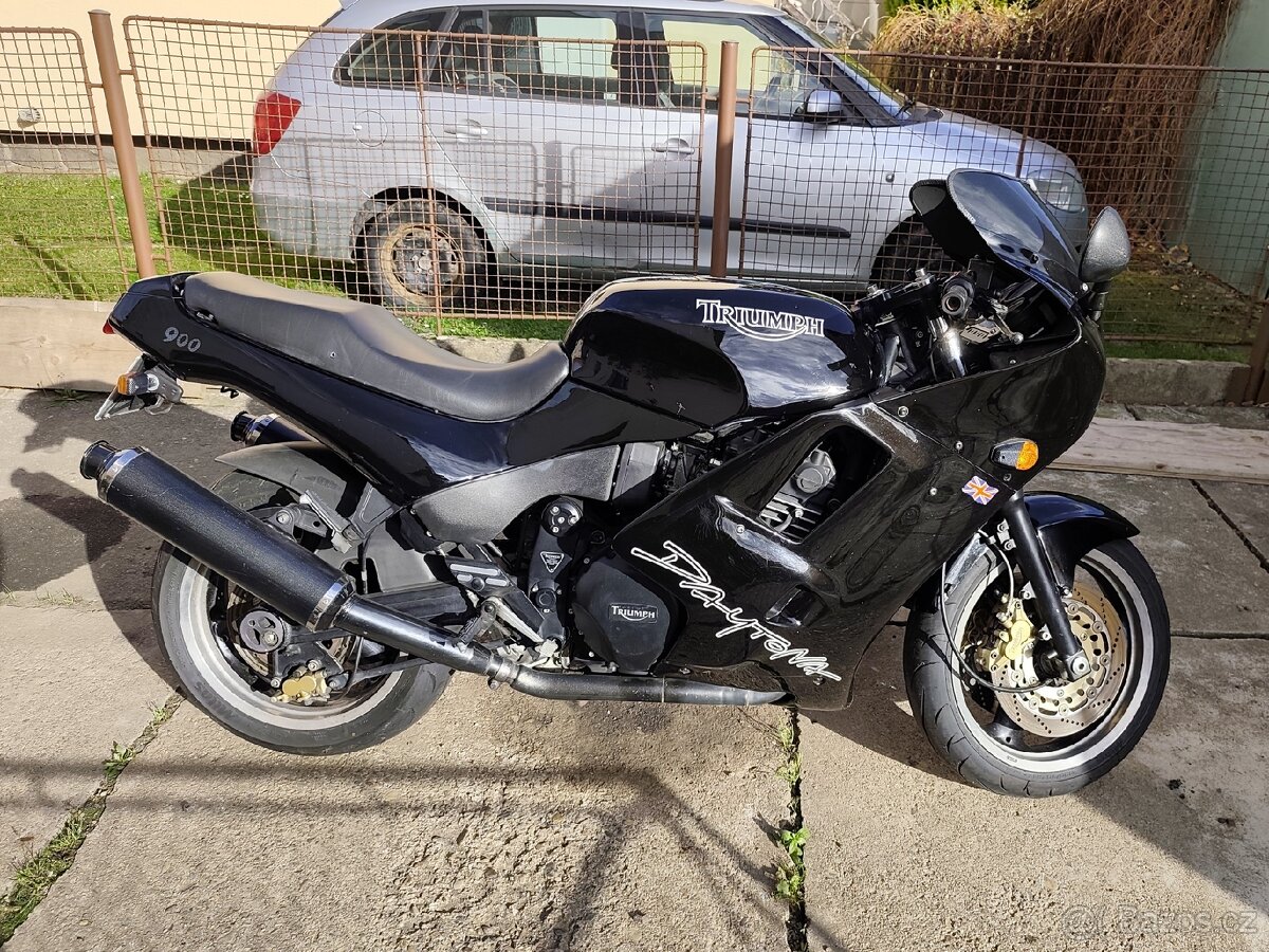 Triumph Daytona 900