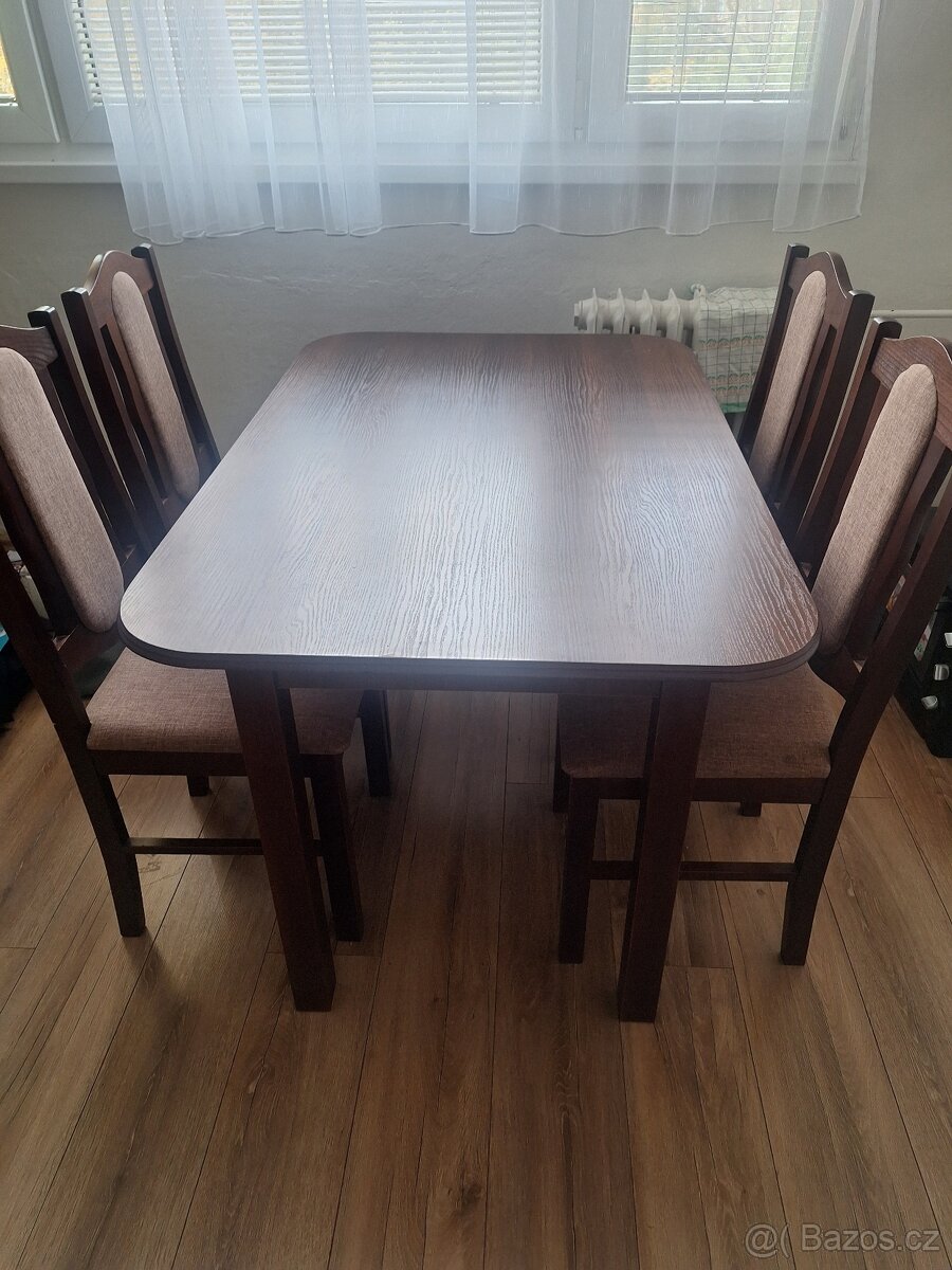 Jídelní stůl +4židle