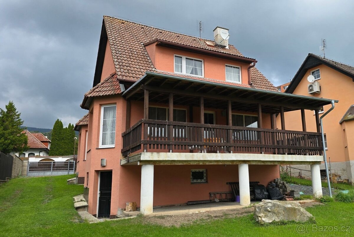 Na prodej rodinný dům s garáží a velkou zahradou