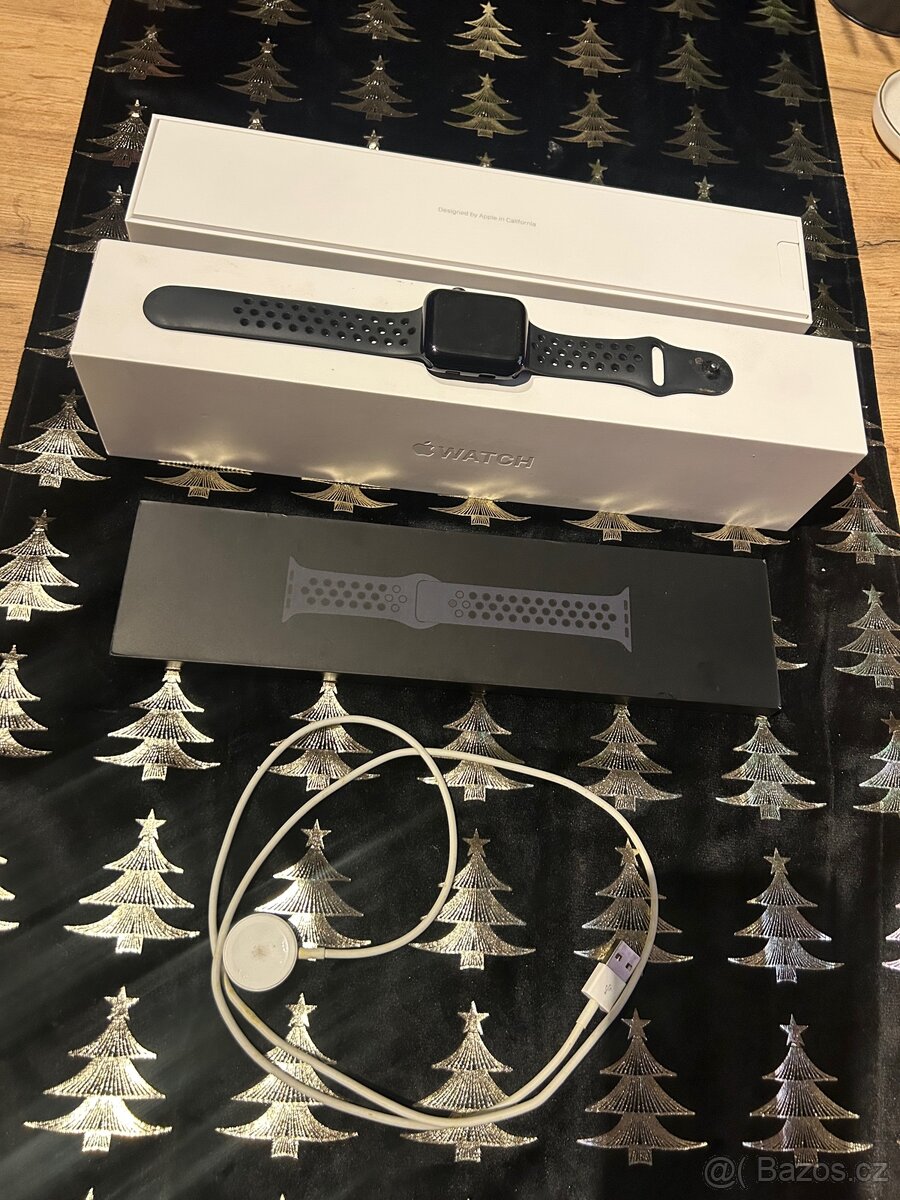 Apple Watch series 2, 42 mm +  balení + příslušenství