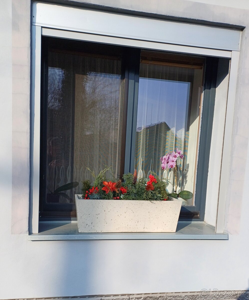 Betonový květináč 70x25x22