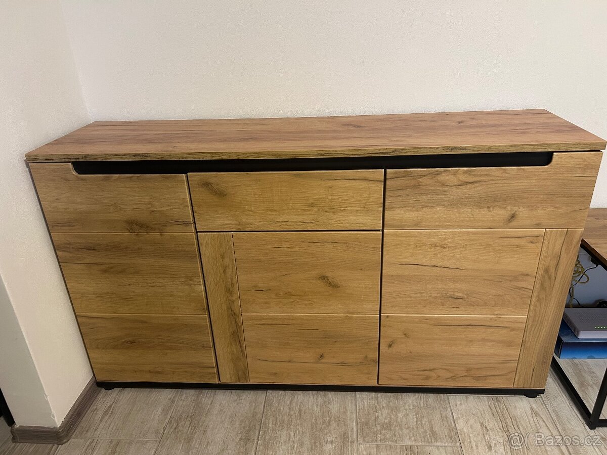 Komody, konferenční stolky